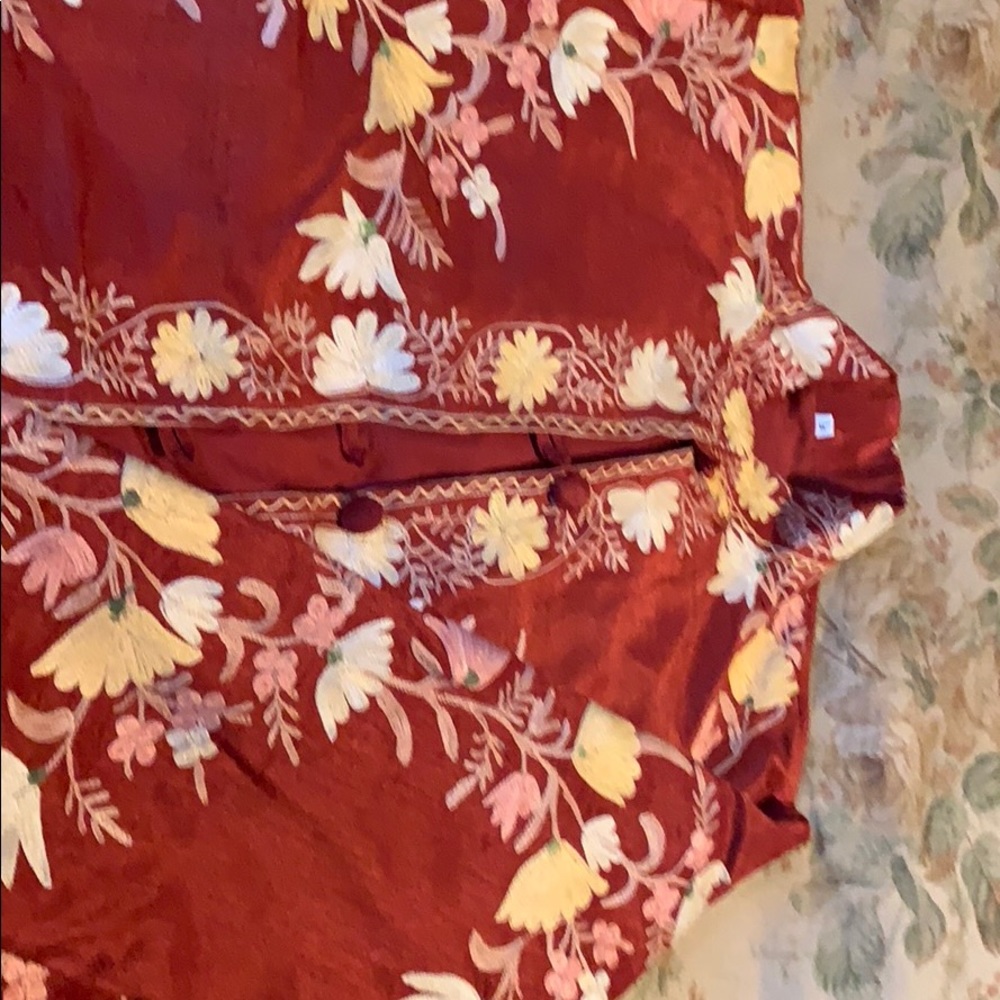 Jacket with embroidered flowers